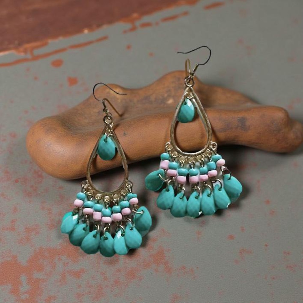 📦 REDUCED! Turquoise and Pink Beaded Teardrop Earrings